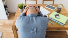 Češi se rekordně zadlužují. Pozor na nejčastější chybu, která vás může zničit