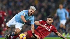 Stoper Liverpoolu to kosí i doma! Ostrým skluzem sundal vlastního syna