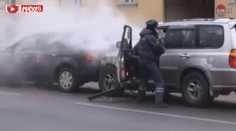 VIDEO: OPILEC boural jedno auto za druhým. Pak ho zmlátili...