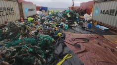 Úspěšný krok k záchraně oceánu. Loď ze dna vytáhla desítky tun odpadu