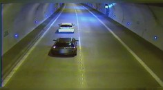 Pirát si spletl auto, zablokoval v tunelu rodinu jedoucí domů!
