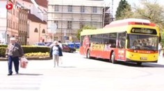 Znojmo vyhání auta z centra autobusem