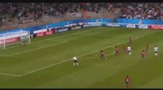 VIDEO: Fotbalistka nevídaným zkratem zavinila na MS penaltu