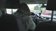 Muž šel do bytu zapojit internet. Mezitím mu zmizelo služební auto