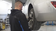 S příchodem mrazíků začalo přezouvání pneumatik. Mechanici mají napilno