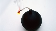 Před domem lékaře, který odhalil nepoctivého kolegu, vybuchla bomba