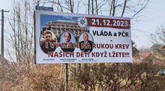 Matka oběti z fakulty vylepuje drsné plakáty. Útočí na Rakušana i šéfa policie
