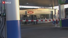 Lupič ohrožoval prodavačku na benzínce pistolí! Kromě peněz ukradl i cigarety