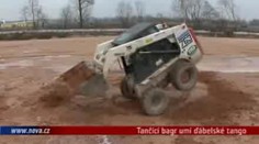 Tančící bagr umí ďábelské tango