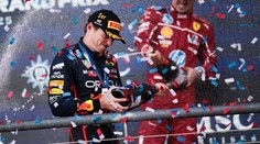 Verstappen cítí šanci na titul. Postupně snižuje náskok mclarenů