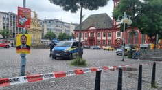 Muž pobodal tři lidi, armáda ztratila raketu. Nad bezpečím v Německu se smráká