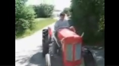 Bomba: Vytuněný traktor