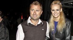 Dal jí svatbu k narozeninám! Bednář si vzal bývalou Miss Hadašovou