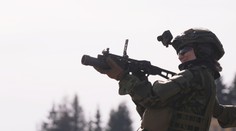 K těmto zbraním se lidé obvykle nedostanou. Moderátorka z Novy kosila cíle kulometem