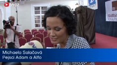 Salačová spí se psem!