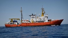 Loď s 300 uprchlíky dorazila do Evropy: Přijala je španělská vláda