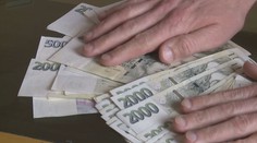 Policie stíhá muže z Prahy. Peníze lidí měl zúročit, místo toho z nich žil