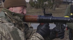 Ukrajinská armáda cvičí civilisty v boji. Pomůžou proti ruským vojskům
