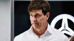 Mercedes měl odmítnout Sainze. Šanci prý dostane obří talent