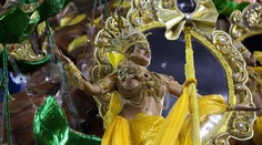 VELKOLEPÝ brazilský KARNEVAL VRCHOLÍ