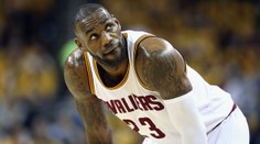 Jízda Clevelandu skončila. LeBron a spol. poprvé na kolenou!