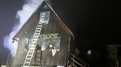 Požár chaty na Vysočině! Škoda jde do stovek tisíc korun