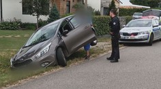 Opilý řidič na Znojemsku mířil na technickou, místo toho skončil v příkopě