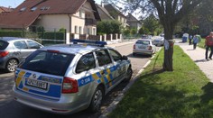 Na exekutory v Plzni někdo střílel: Dva zranění a poničené auto!
