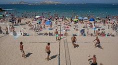 Pláže na Floridě jsou přeplněné, nakažených přitom rychle přibývá