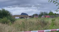 Tragédie v Mostě. Při pádu malého letadla zemřeli dospělý a dítě