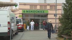 Mladík (18) na přechodu srazil 90letou ženu. Seniorka je vážně zraněná