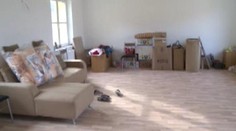 Absurdní (NE)BYDLENÍ! Lidé si mohou své byty zařídit, ale nesmí tam přespávat. Proč?