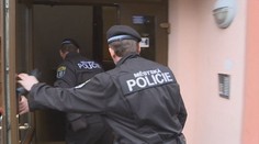 Sousedé mysleli, že je v domě zloděj. Kdo za podezřelými zvuky stál, je překvapilo