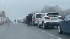 Lidé z Ukrajiny prchají i na Slovensko. U hranic jsou dlouhé kolony