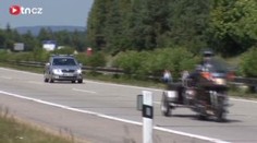 Do Brna se sjíždí motorkáři, policie hlídá dálnici