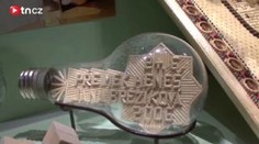 VIDEO: Rekordman dostane znak do lahve a hlavolam do žárovky