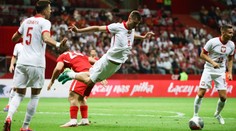 Simulant roku? Polský fotbalista terčem posměchu, jeho skok je virální