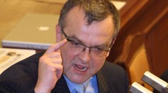 Boj o deficit graduje. Kalousek navrhuje překlenovací rozpočet