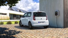 Hybridy a elektromobily v Česku trhají rekordy. Evropa je ale jinde