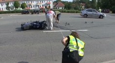 Žena za volantem vjela motorkáři do cesty. Zemřel