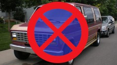 Muži zakázali zaparkovat, protože má ošklivé auto