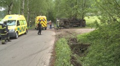 Avia s fotbalisty havarovala cestou na zápas. Jeden hráč nepřežil, další jsou ranění