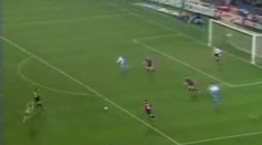 Nahá fotbalistka skórovala