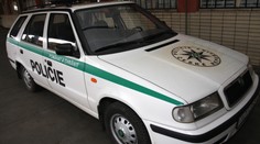 Policisté zadrželi v Praze dva muže podezřelé z vloupání do aut