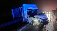 Hromadná nehoda na D1. Dopravu na Vysočině zkomplikovala hustá mlha