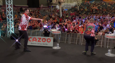 Další Hetova show. Nejprve roztancoval soupeře, poté ho při zápase zničil