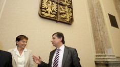 Fischerův kabinet odložil rozhodnutí o platbách za státní pojištěnce