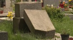 Nechutný hyenismus! Vandalové zdemolovali hřbitov, vyvrátili náhrobky, pošlapali hroby!