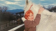 Olgu požírá neznámý parazit. Postupně přichází o tvář, lékaři si nevědí rady