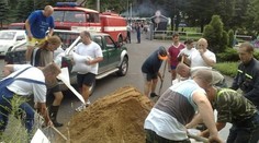 Postižení povodněmi mohou dostat až 47 tisíc. Jsou ale problémy